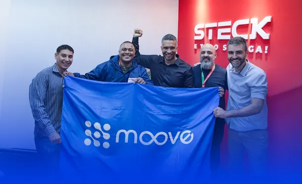 case de sucesso Steck: imagem mostra gestores da empresa Steck com diretor da Moove